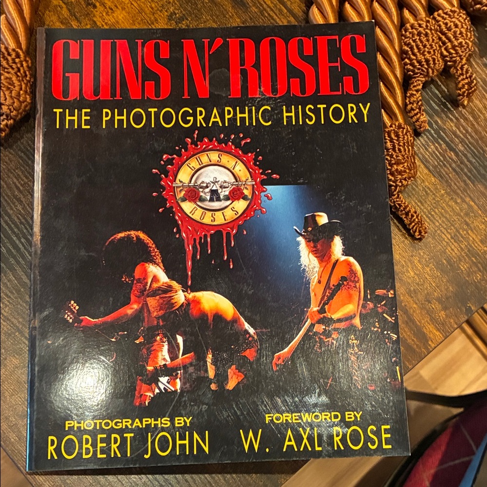 Guns N' Roses: The Photographic History - Black Collectible Book